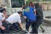 占卜道具洛杉矶之后，纽约也乱了，超20人被捕